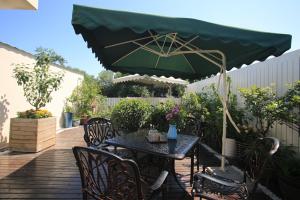 Aed väljaspool majutusasutust Xingshe Alley Courtyard Hotel Beijing Wangfujing Forbidden City Branch - Breakfast included & English speaking reception & Free WiFi and Laundry room & Hutong Culture & Cat-keeping & Flower-growing Terrace & One day tour service & Free coffee