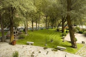 Vonkajšia záhrada v ubytovaní Hotel Restaurant Castellarnau
