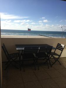 En balkong eller terrass på Studio pleine vue sur l'océan - Soulac sur Mer