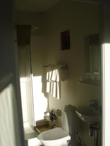 Vannas istaba naktsmītnē Guesthouse Pétursborg