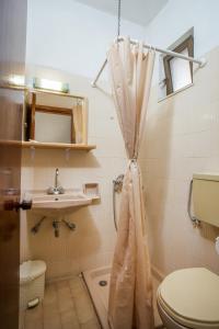 Marieta-Giannis tesisinde bir banyo