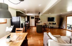 Dapur atau dapur kecil di Small Batch Lodging