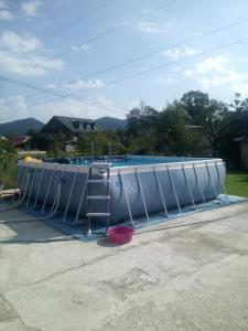 Πισίνα στο ή κοντά στο Kovcheg Holiday Home