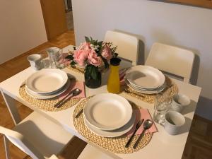 Fotografia z galérie ubytovania Rent0nline Hoża Apartment Center Metro vo Varšave