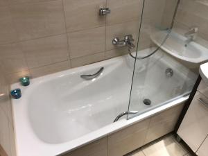 Kúpeľňa v ubytovaní Rent0nline Hoża Apartment Center Metro + 35 fotografií