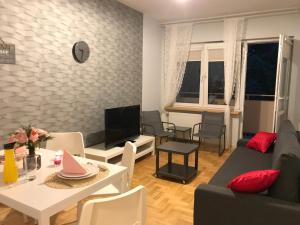 Posedenie v ubytovaní Rent0nline Hoża Apartment Center Metro