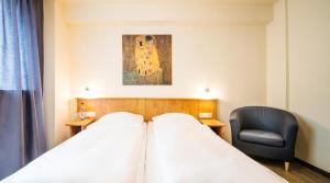 Postel nebo postele na pokoji v ubytování Schroeders City-Style-Hotel