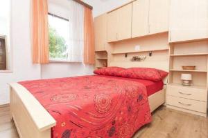 Postel nebo postele na pokoji v ubytování Apartments and Rooms Mišić