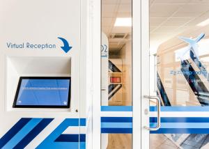 una puerta en un edificio con una ventana con una recepción virtual en Resting Pods - ZzzleepandGoTRN Torino Airport, en Caselle Torinese