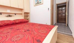 Postel nebo postele na pokoji v ubytování Apartments and Rooms Mišić