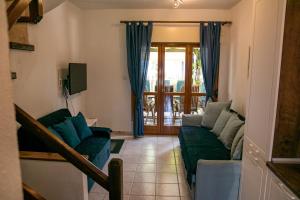 Televízia a/alebo spoločenská miestnosť v ubytovaní Alexger Beach Front Deluxe house