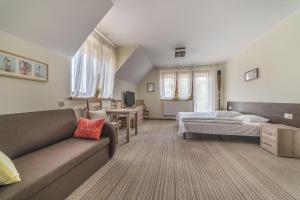 a living room with a couch and a bed at Willa Vela in Władysławowo