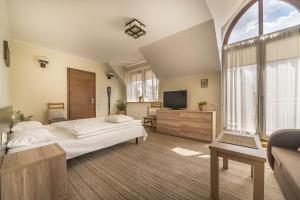 a large bedroom with a bed and a tv at Willa Vela in Władysławowo