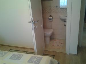 Apartment Mile tesisinde bir banyo