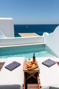 A piscina localizada em Avra Mykonos ou nos arredores