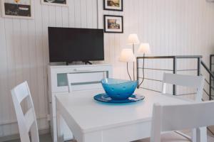 TV i/ili multimedijalni sistem u objektu Hotel Como
