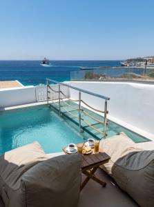 Bazén v ubytování Avra Mykonos nebo v jeho okolí