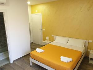 Giường trong phòng chung tại Giò Rooms