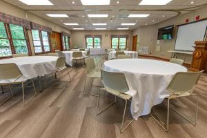 Konferenční prostory v ubytování Pennyrile Forest State Resort Park + 37 fotografií