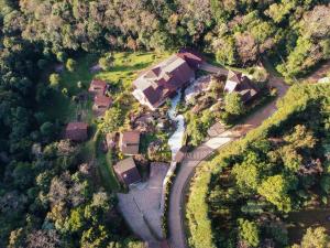 an overhead view of a house in a forest at Pousada Ahavanoah in Monte Verde