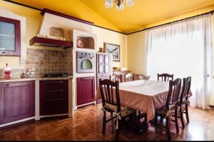 Η κουζίνα ή μικρή κουζίνα στο Casa L'Ulivo