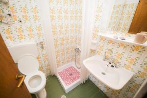 Ένα μπάνιο στο Ξενοδοχείο Μαγγάνι +50 φωτογραφίες