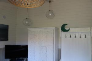 A television and/or entertainment centre at Lo Chalet dell'Artista