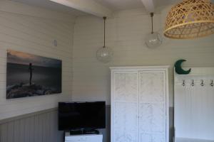 A television and/or entertainment centre at Lo Chalet dell'Artista