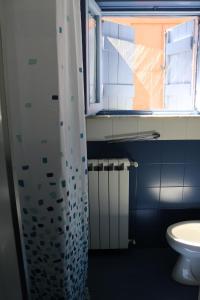 A bathroom at Lo Chalet dell'Artista