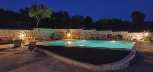 The swimming pool at or close to Trullo la perla di pietra