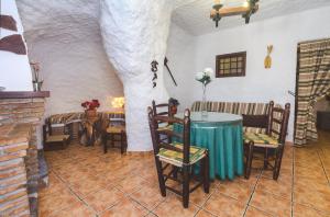 Restoran ili neka druga zalogajnica u objektu Cuevas Al Qulayat