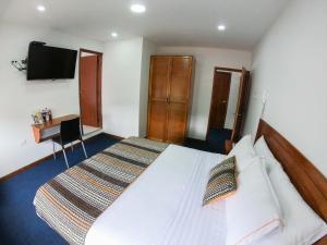 Postel nebo postele na pokoji v ubytování Hotel Estación Sabana