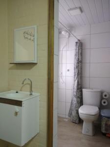 Ванна кімната в Hostel Dina & Suítes
