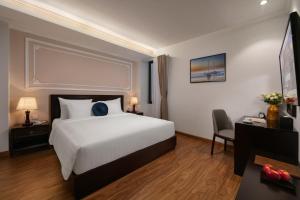 Postel nebo postele na pokoji v ubytování Hotel De La Seine