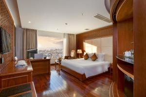 Giường trong phòng chung tại Samdi Da Nang Central Hotel