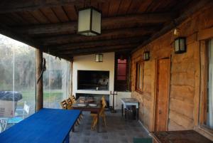 a dining room with a blue table in a wooden house at Cabañas don graziano in Azul