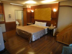星辰庭園汽車旅館客房内的一张或多张床位