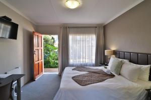 Galeriebild der Unterkunft Fin and Feather Guest Lodge in Boksburg