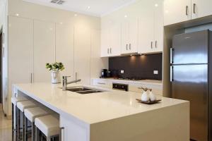 A kitchen or kitchenette at Marctime - Woodlands