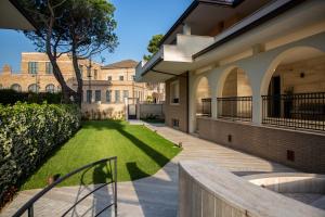 a courtyard of a house with a lawn at Aurum Suites in Pescara