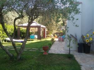 A garden outside Appartamenti in Villa