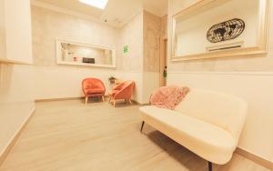 A seating area at Hostal Pio Centro