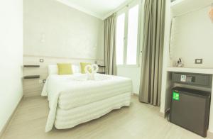 A bed or beds in a room at Hostal Pio Centro
