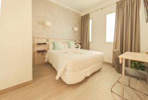 A bed or beds in a room at Hostal Pio Centro