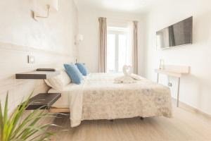 A bed or beds in a room at Hostal Pio Centro