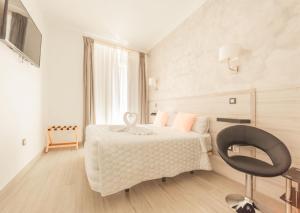 A bed or beds in a room at Hostal Pio Centro