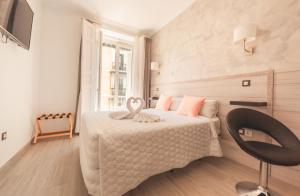 A bed or beds in a room at Hostal Pio Centro