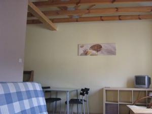 a room with a table with chairs and a picture on the wall at OW LIWIA w Niechorzu in Niechorze