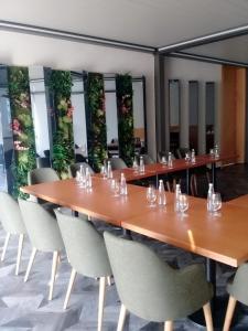Área de negócios e/ou sala de conferências em Fer Hotel