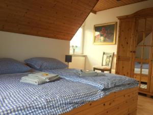 Postel nebo postele na pokoji v ubytování Äpfel und Elbe
